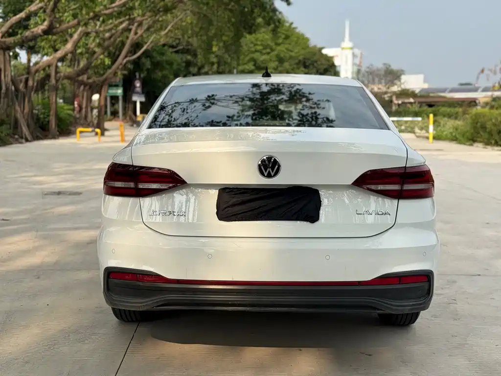 Volkswagen Lavida 2023 1.5L Automatic DE Version 2022 - thumbnail 4
