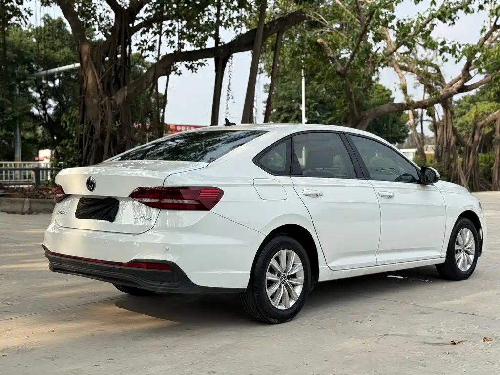 Volkswagen Lavida 2023 1.5L Automatic DE Version 2022 - thumbnail 5