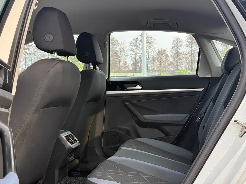 Volkswagen Lavida 2023 1.5L Automatic DE Version 2022 - thumbnail 9
