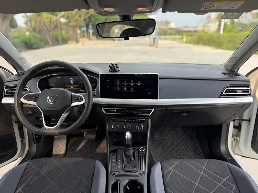 Volkswagen Lavida 2023 1.5L Automatic DE Version 2022 - thumbnail 11