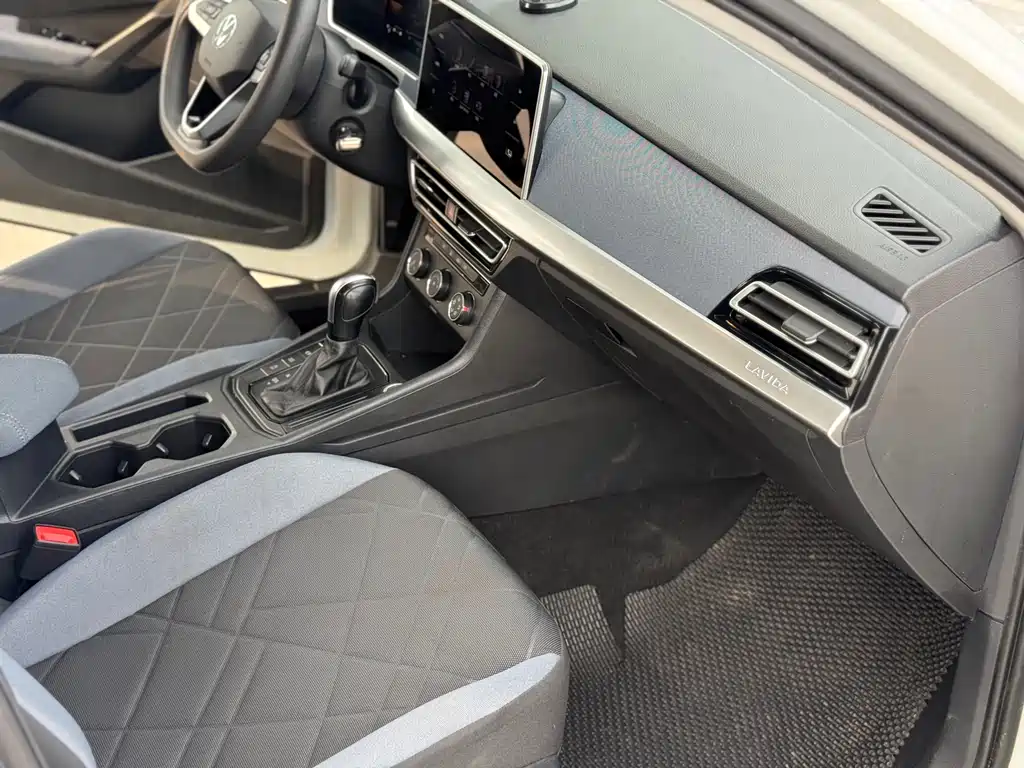Volkswagen Lavida 2023 1.5L Automatic DE Version 2022 - thumbnail 14