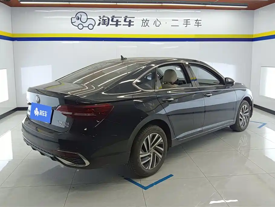 Volkswagen Lavida 2023 300TSI DSG Starry Sky Full Comfort Edition 2023 - thumbnail 3