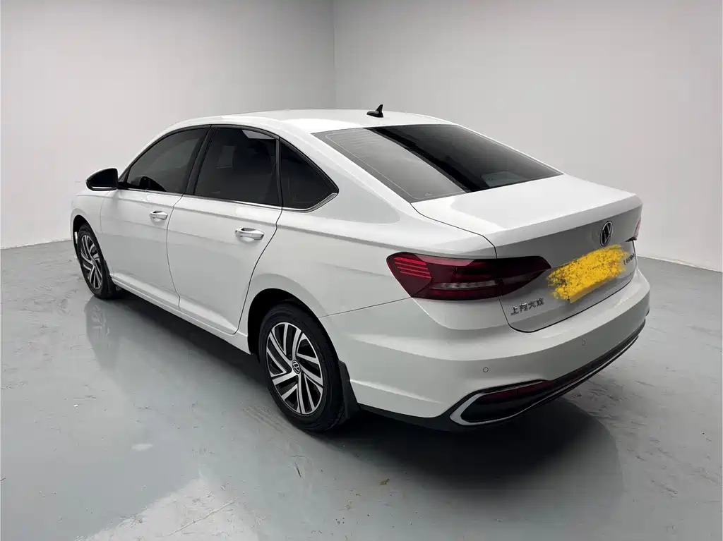 Volkswagen Lavida 2023 1.5L Automatic Five Million Edition 2023 - thumbnail 4