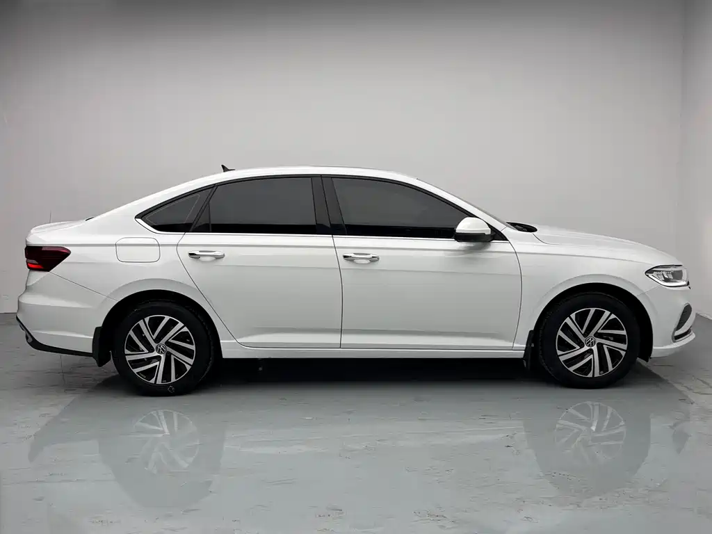 Volkswagen Lavida 2023 1.5L Automatic Five Million Edition 2023 - thumbnail 7