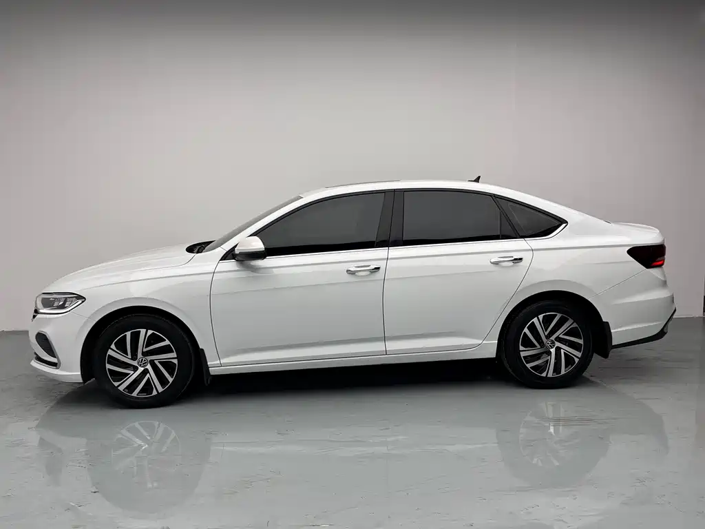 Volkswagen Lavida 2023 1.5L Automatic Five Million Edition 2023 - thumbnail 8