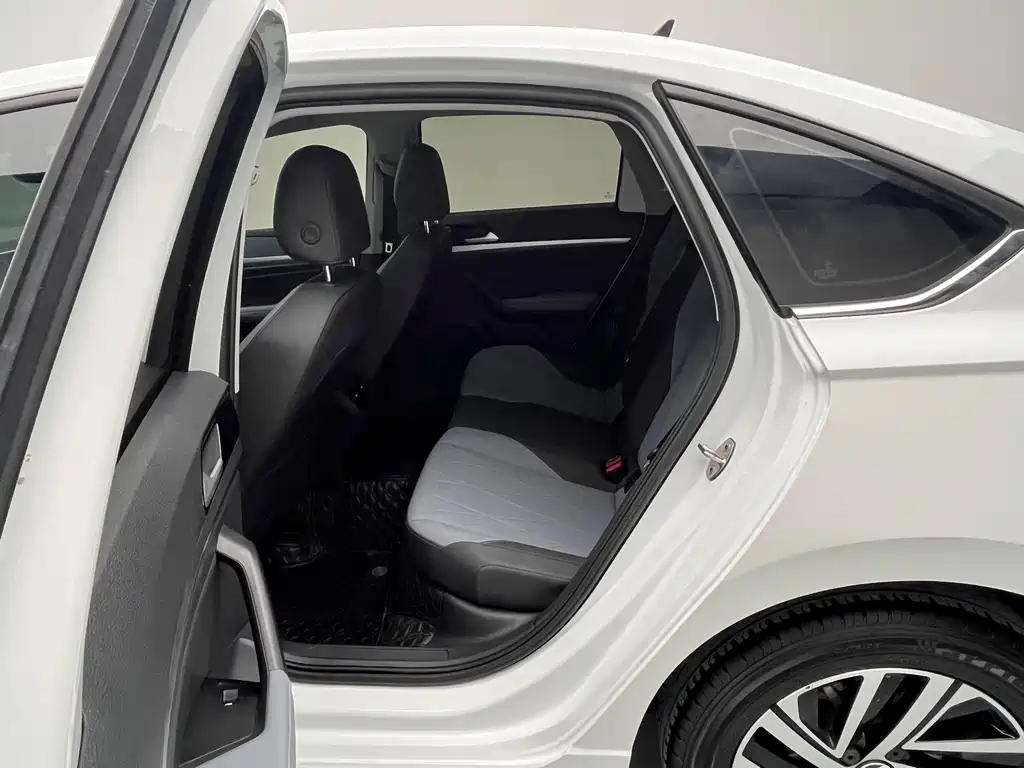 Volkswagen Lavida 2023 1.5L Automatic Five Million Edition 2023 - thumbnail 13