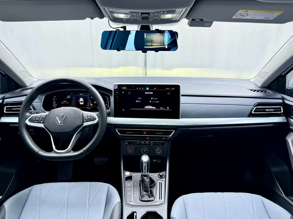 Volkswagen Lavida 2023 1.5L Automatic ManYi Edition 2022 - thumbnail 5