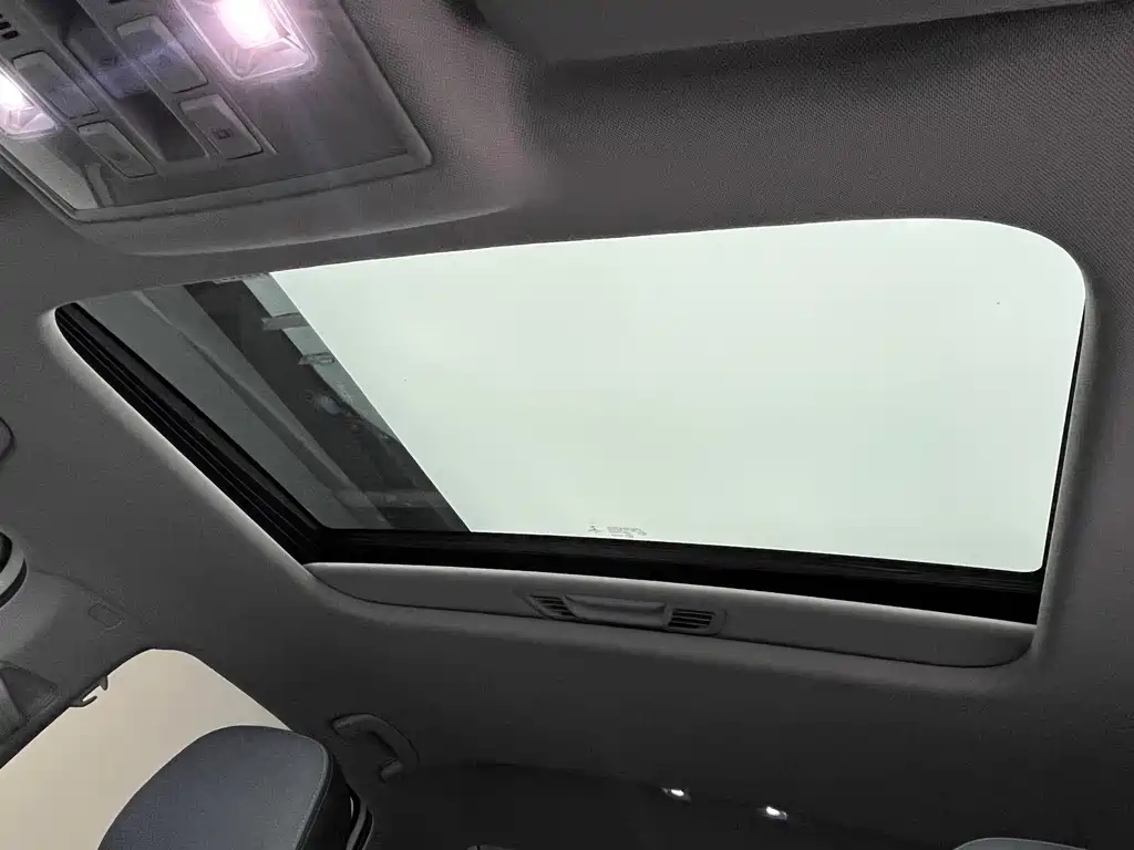 Volkswagen Lavida 2023 1.5L Automatic Five Million Edition 2023 - thumbnail 15