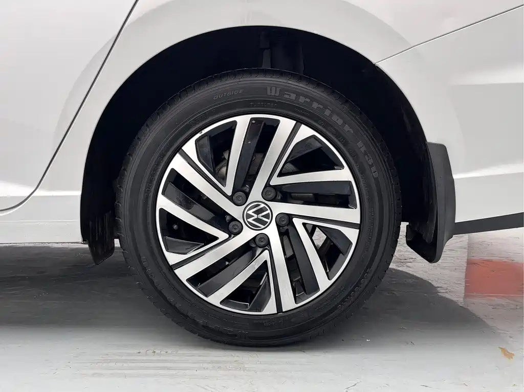Volkswagen Lavida 2023 1.5L Automatic Five Million Edition 2023 - thumbnail 18