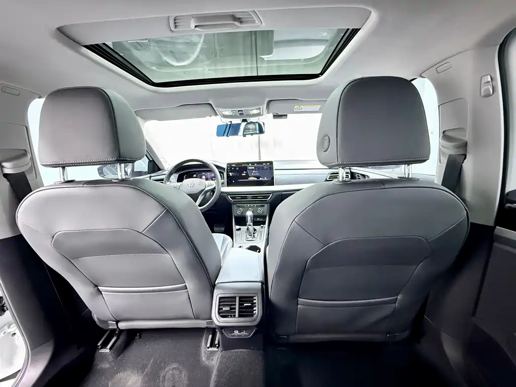 Volkswagen Lavida 2023 1.5L Automatic ManYi Edition 2022 - thumbnail 9