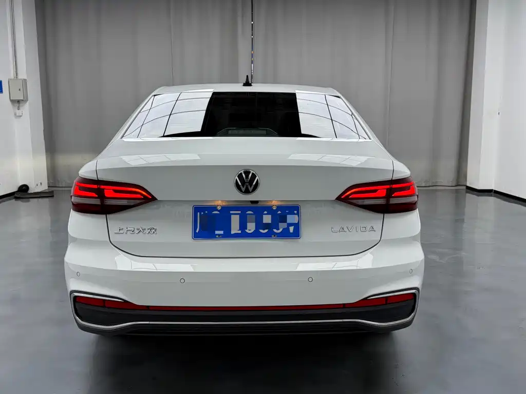 Volkswagen Lavida 2023 1.5L Automatic ManYi Edition 2022 - thumbnail 13