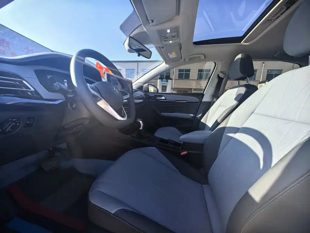 Volkswagen Lavida 2026 1.5L Automatic Starry Sky Five Million Edition 2026 - thumbnail 8