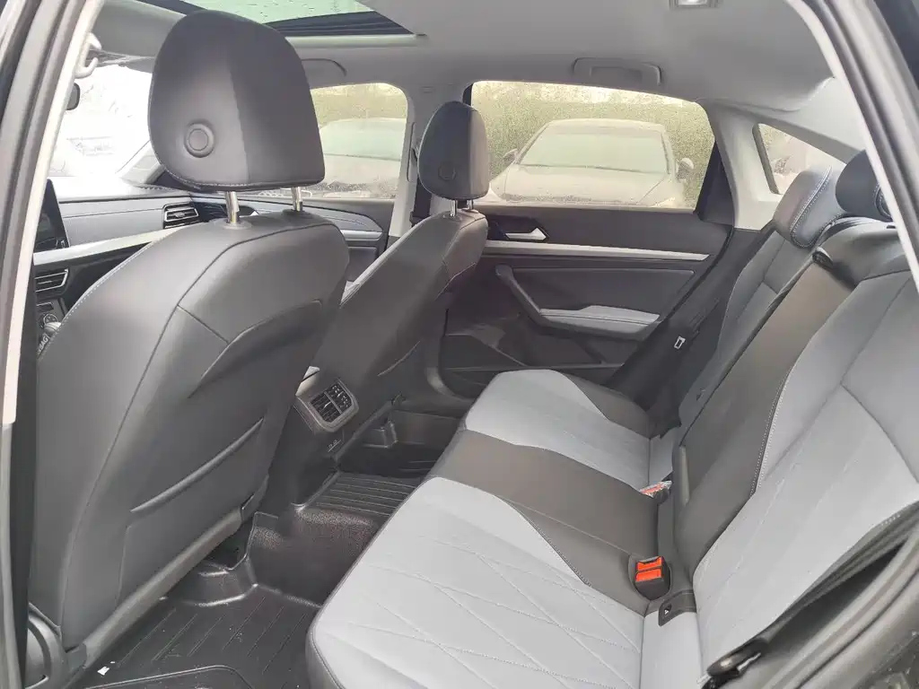 Volkswagen Lavida 2026 1.5L Automatic Starry Sky Five Million Edition 2025 - thumbnail 6