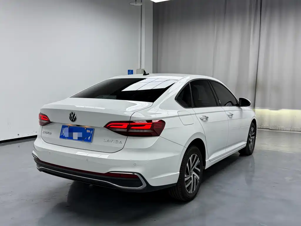 Volkswagen Lavida 2023 1.5L Automatic ManYi Edition 2022 - thumbnail 14