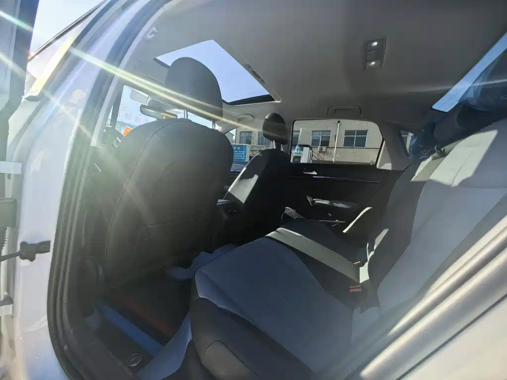 Volkswagen Lavida 2026 1.5L Automatic Starry Sky Five Million Edition 2026 - thumbnail 9