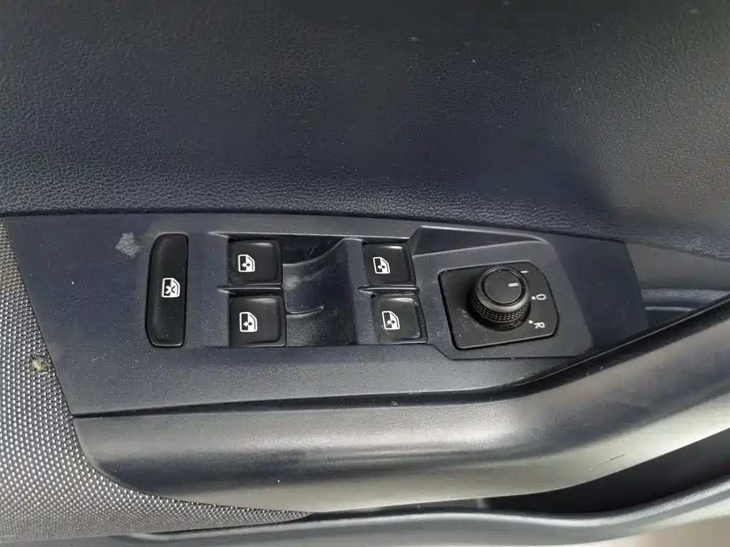 Volkswagen Lavida 2023 New锐 1.5L Automatic Outstanding New逸 Edition 2024 - thumbnail 9