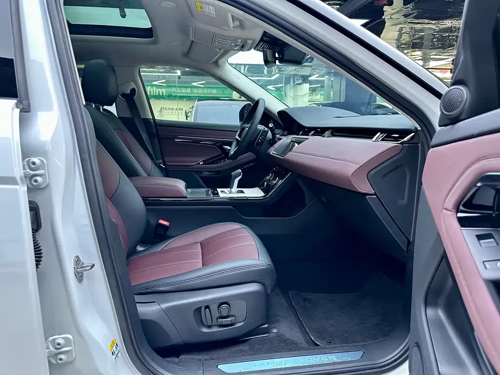 Land Rover Range Rover Evoque L P300e PHEV 2023 - thumbnail 11