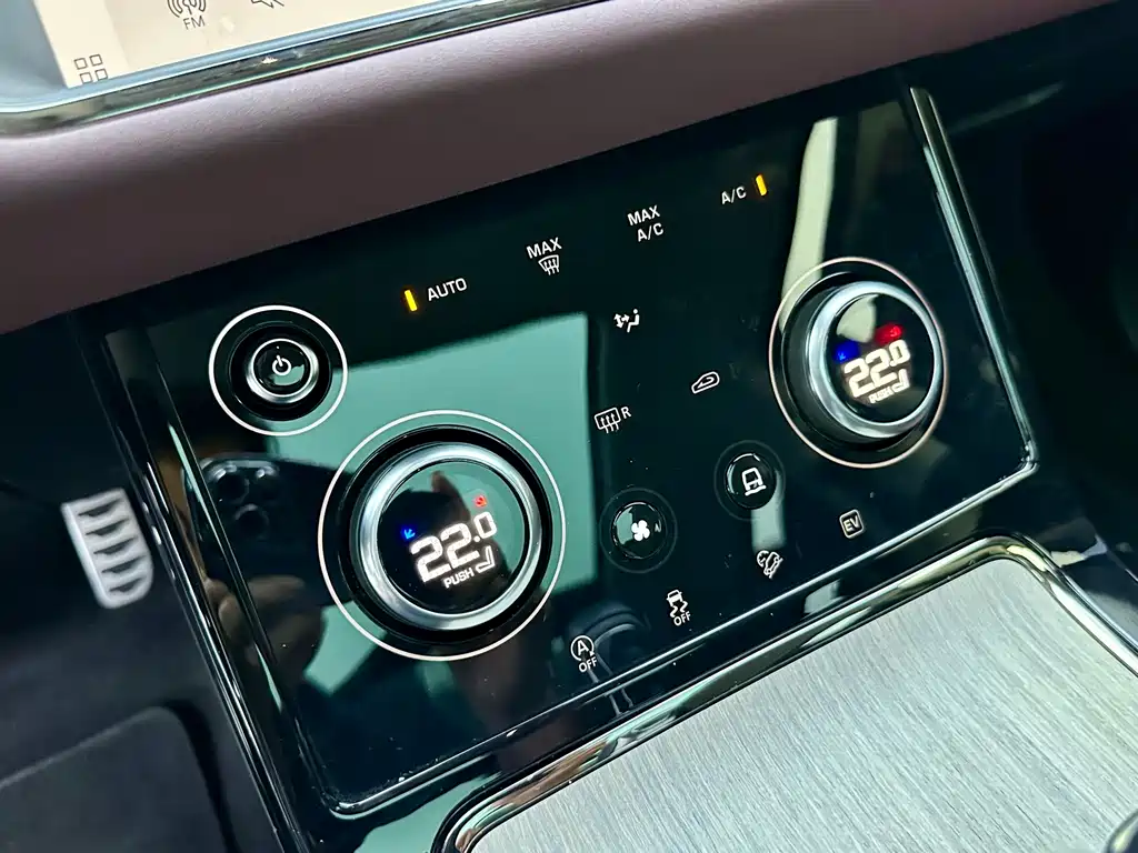 Land Rover Range Rover Evoque L P300e PHEV 2023 - thumbnail 19