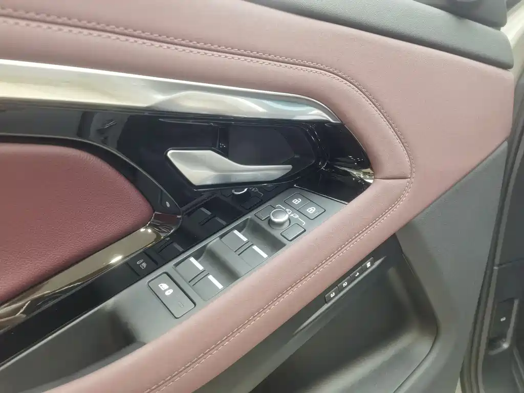 Land Rover Range Rover Evoque L P300e PHEV 2024 - thumbnail 5