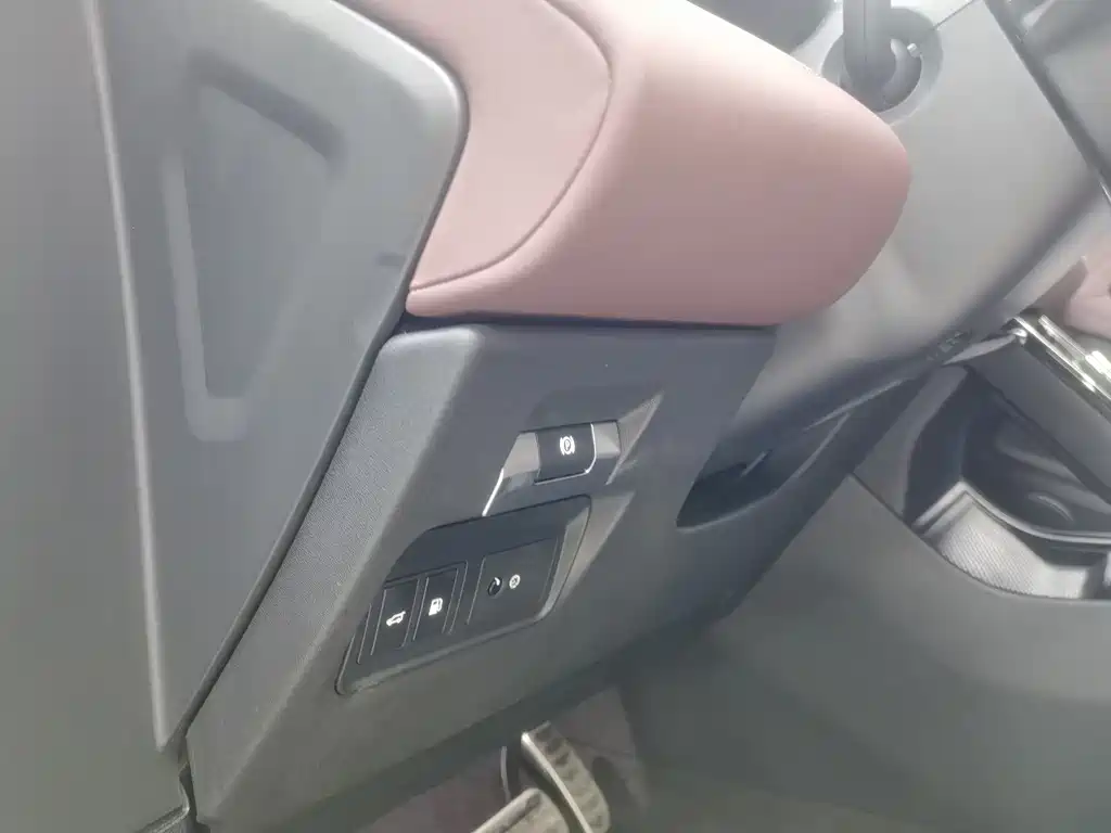 Land Rover Range Rover Evoque L P300e PHEV 2024 - thumbnail 6