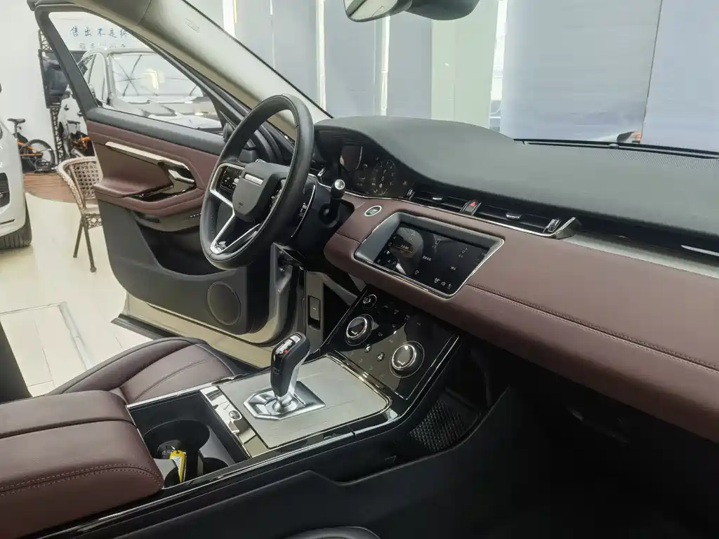 Land Rover Range Rover Evoque L P300e PHEV 2024 - thumbnail 7