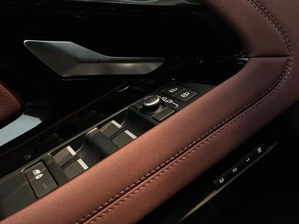 Land Rover Range Rover Evoque L P300e PHEV 2023 - thumbnail 13