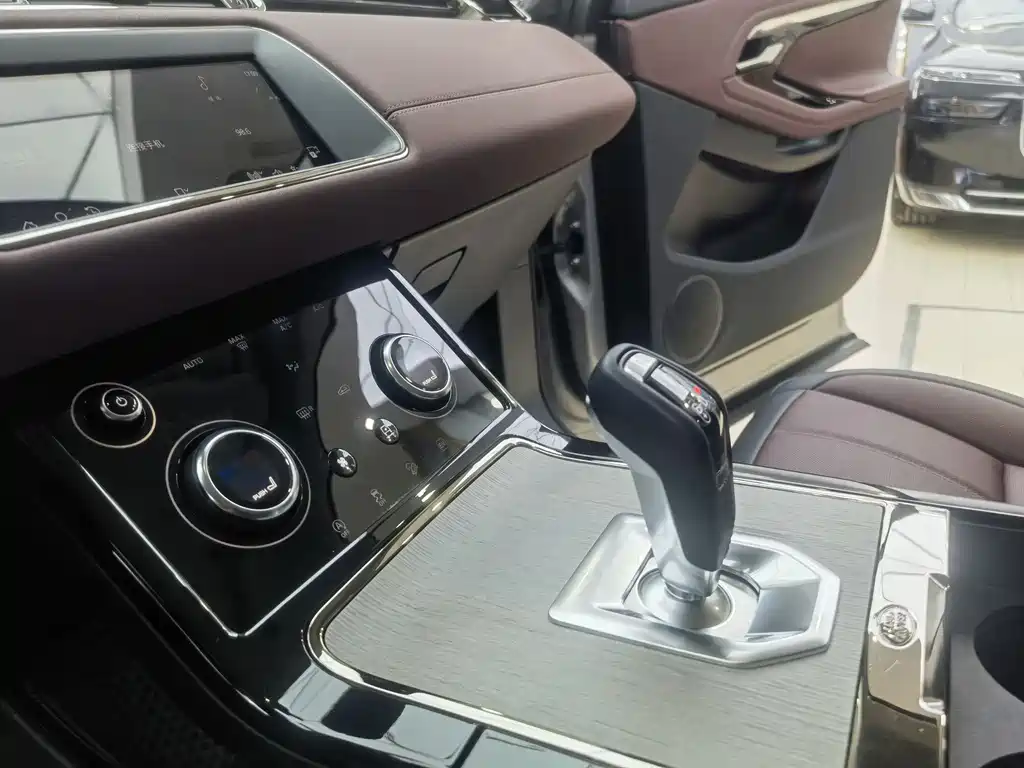 Land Rover Range Rover Evoque L P300e PHEV 2024 - thumbnail 9