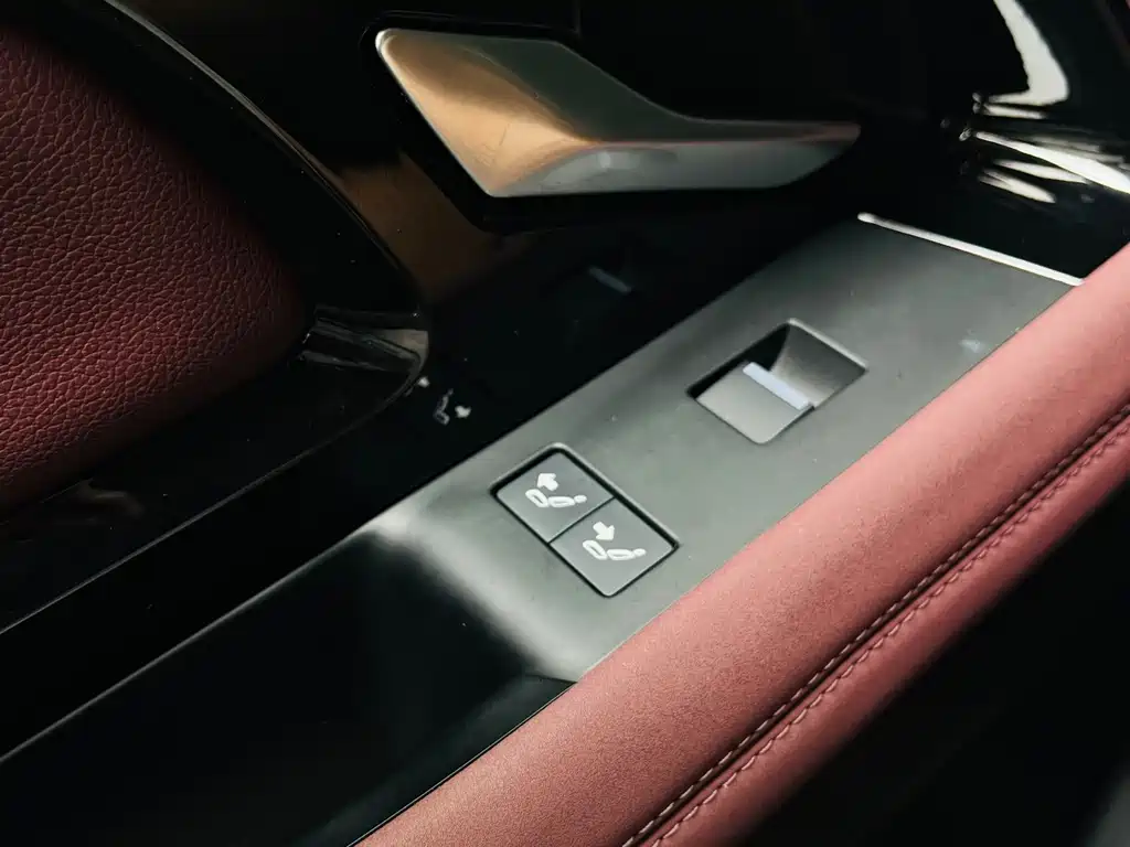 Land Rover Range Rover Evoque L P300e PHEV 2023 - thumbnail 18