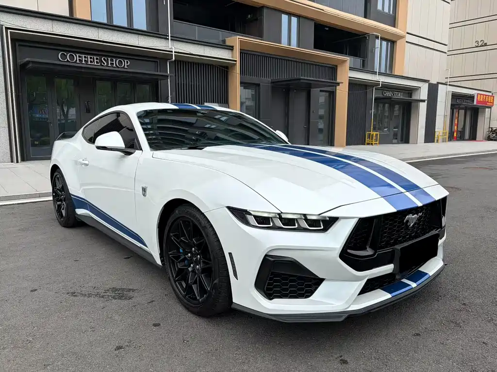 Ford Mustang 2024 2.3T EcoBoost Hardtop Performance Edition 2025 - thumbnail 2