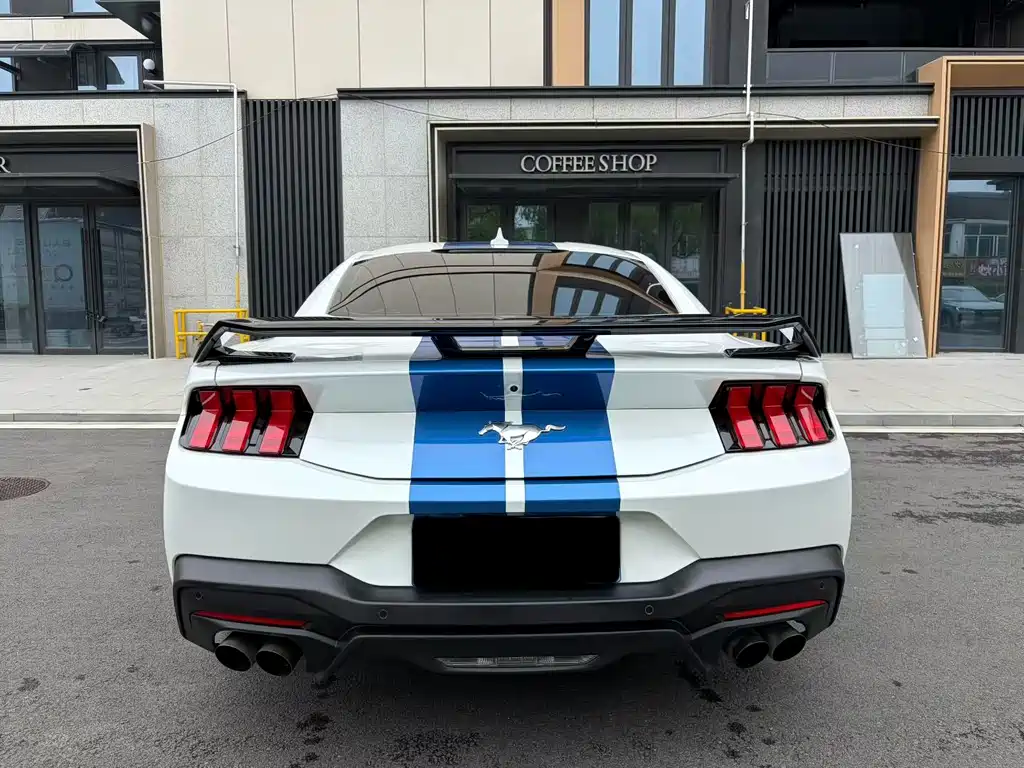 Ford Mustang 2024 2.3T EcoBoost Hardtop Performance Edition 2025 - thumbnail 4