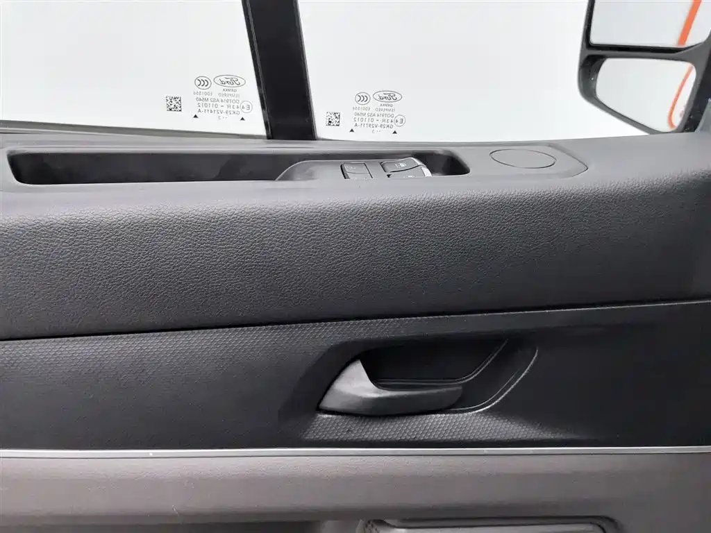 Ford Transit 2023 2.0T Diesel Manual Multi-Purpose Commercial Vehicle Medium Wheelbase Medium Roof 5/6 Seats 2024 - thumbnail 9