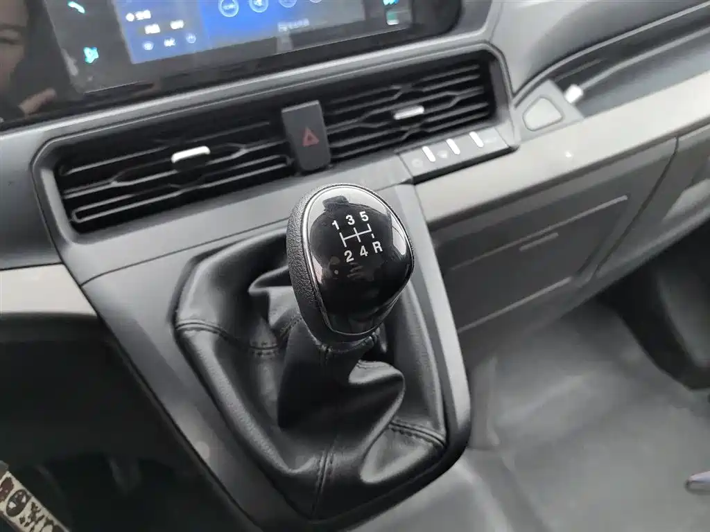 Ford Transit 2023 2.0T Diesel Manual Multi-Purpose Commercial Vehicle Medium Wheelbase Medium Roof 5/6 Seats 2024 - thumbnail 13