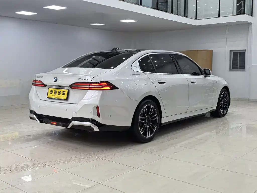 BMW BMW 5 Series 2025 530Li Leading Model M Sport Package 2025 - thumbnail 4