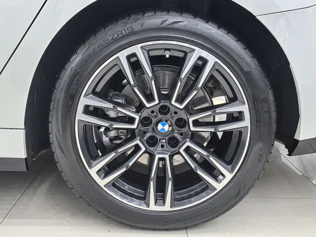 BMW BMW 5 Series 2025 530Li Leading Model M Sport Package 2025 - thumbnail 8
