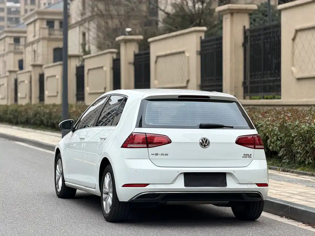 Volkswagen Volkswagen Golf 2018 230TSI Automatic Comfort Model 2018 - thumbnail 3