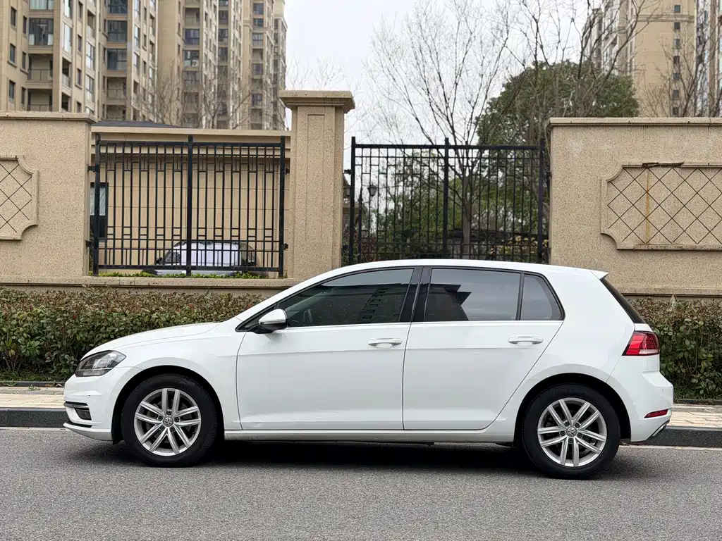 Volkswagen Volkswagen Golf 2018 230TSI Automatic Comfort Model 2018 - thumbnail 4