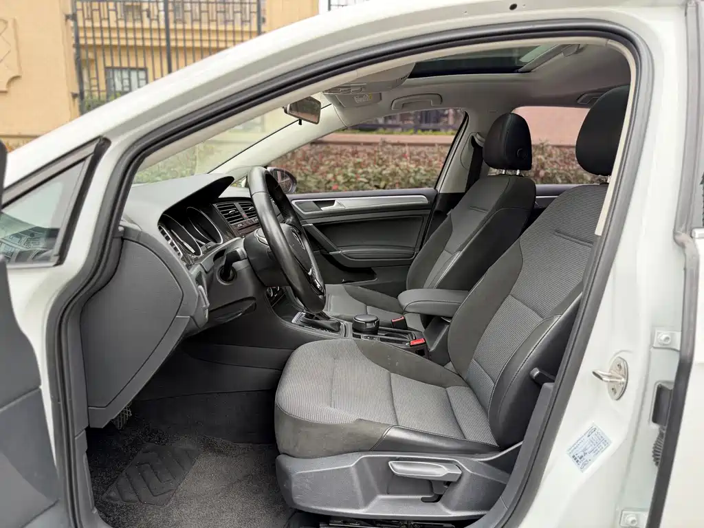Volkswagen Volkswagen Golf 2018 230TSI Automatic Comfort Model 2018 - thumbnail 7