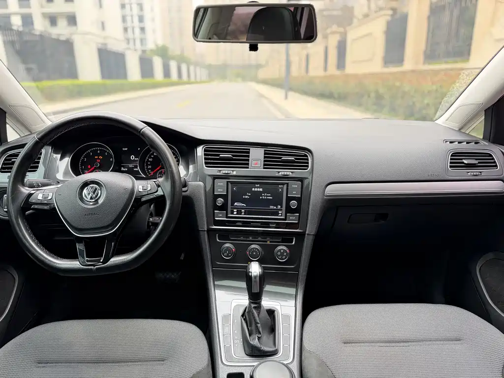 Volkswagen Volkswagen Golf 2018 230TSI Automatic Comfort Model 2018 - thumbnail 9