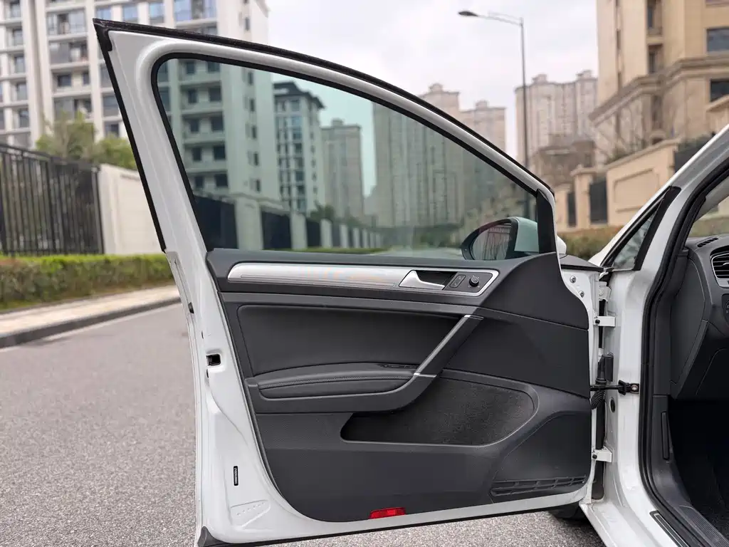 Volkswagen Volkswagen Golf 2018 230TSI Automatic Comfort Model 2018 - thumbnail 14