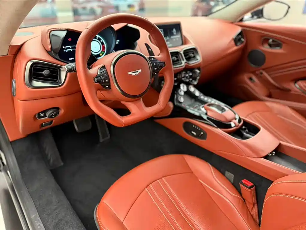 Aston Martin Aston Martin V8 Vantage 2018 4.0L V8 Coupe 2019 - thumbnail 4