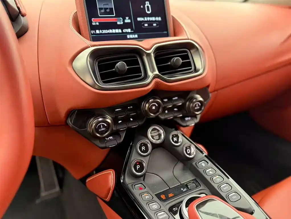 Aston Martin Aston Martin V8 Vantage 2018 4.0L V8 Coupe 2019 - thumbnail 9
