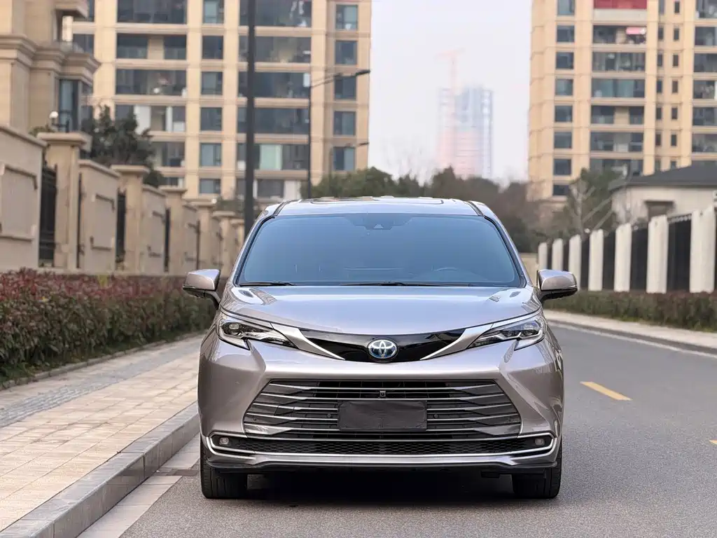 Toyota Toyota Sienna 2023 2.5L Hybrid Limited Edition 2023 - thumbnail 2