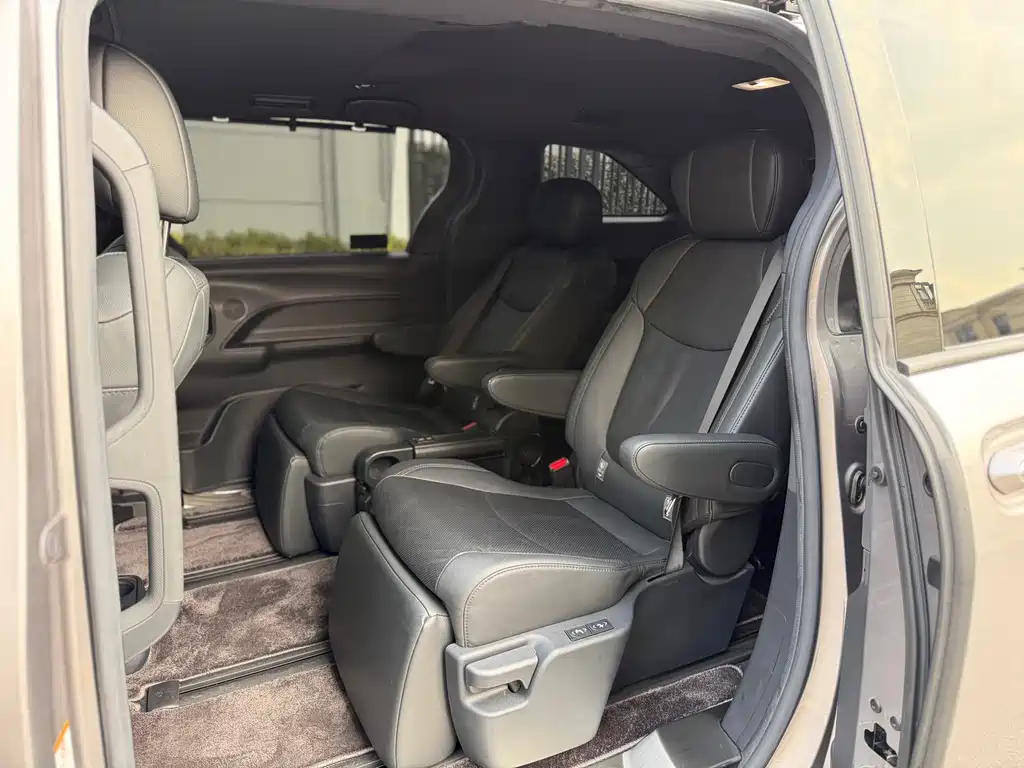 Toyota Toyota Sienna 2023 2.5L Hybrid Limited Edition 2023 - thumbnail 9