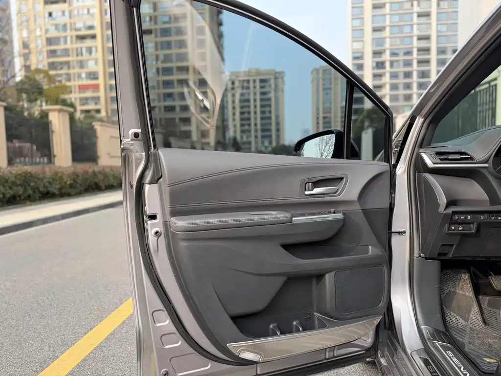 Toyota Toyota Sienna 2023 2.5L Hybrid Limited Edition 2023 - thumbnail 15