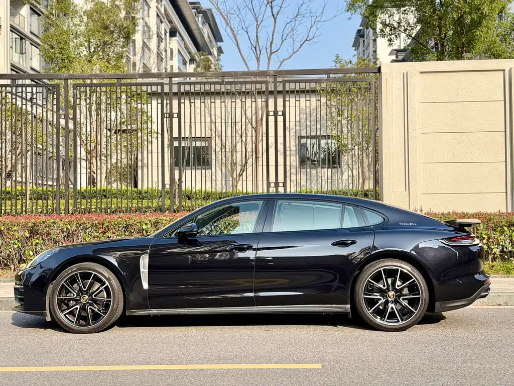 Porsche Panamera 2022 Panamera 4 Executive Long Wheelbase Platinum Edition 2.9T 2022 - thumbnail 4