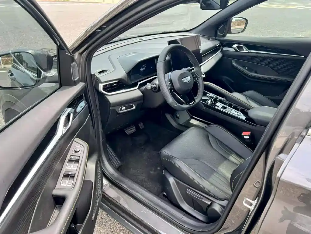 Geely Auto Binyue L 1.5TD DCT Starlight 2025 2025 - thumbnail 4