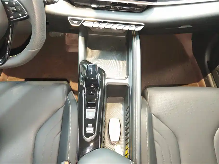 Geely Auto Binyue L 1.5TD DCT Starlight 2025 2025 - thumbnail 16