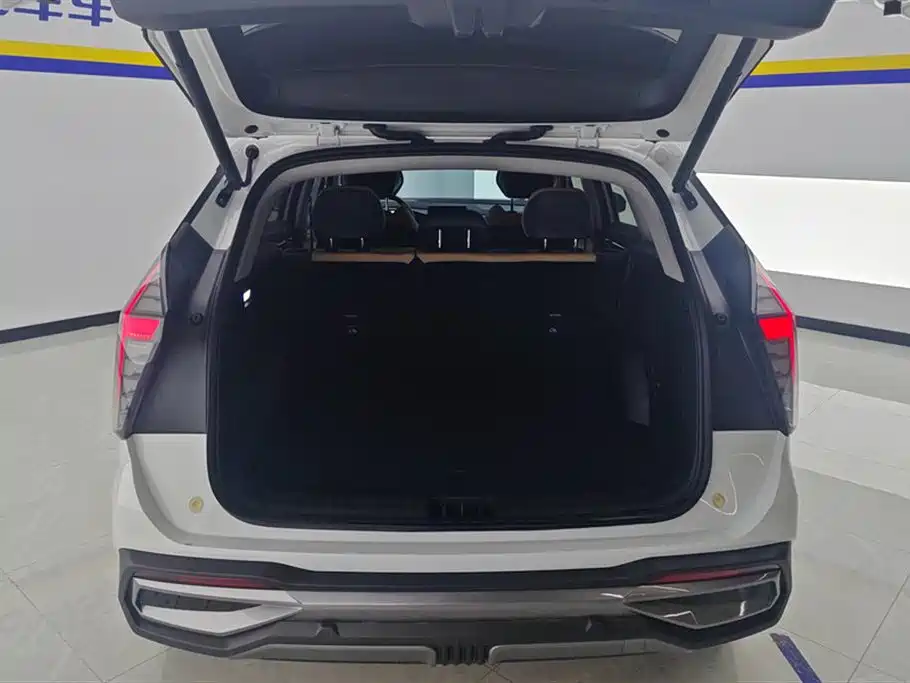 Geely Auto Emgrand L 2023 1.5TD DCT Prestige 2023 - thumbnail 4