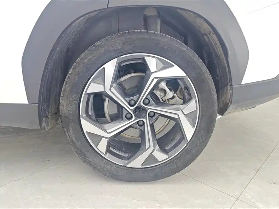 Geely Auto Emgrand L 2023 1.5TD DCT Prestige 2023 - thumbnail 6