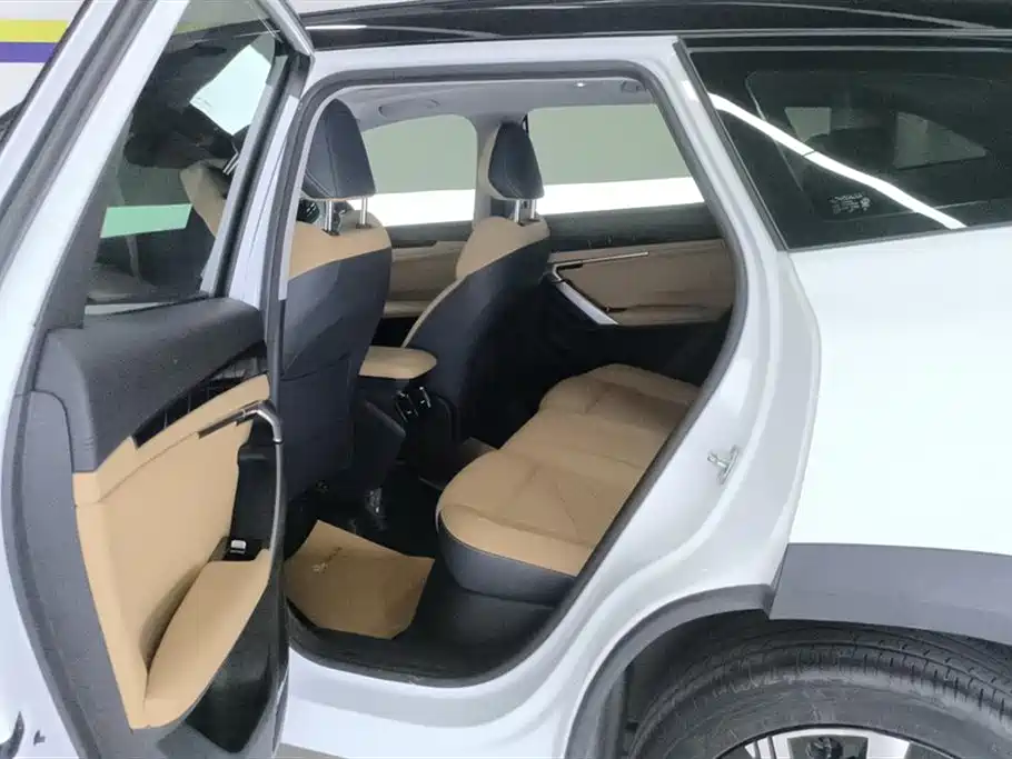 Geely Auto Boyue L 2023 1.5TD DCT Premium 2023 - thumbnail 10